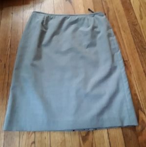 Women's Gray Casual Career Dress Pleated pattern Skirt. Size 10.  Lined